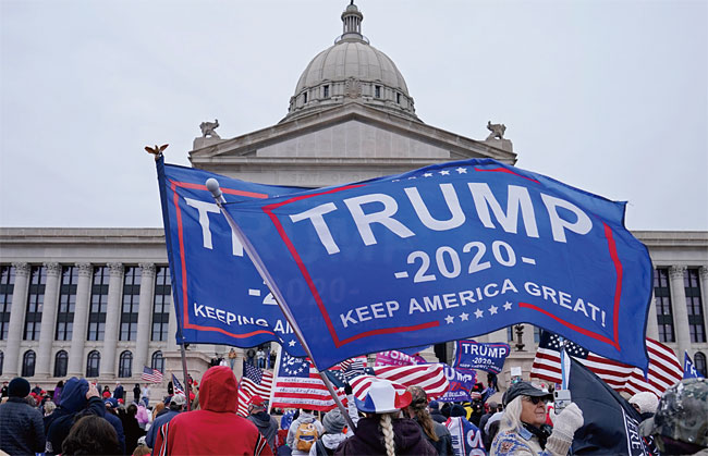 지난 1월 6일 워싱턴 국회의사당 앞에서 시위를 벌이는 트럼프 지지자들. ⓒphoto 뉴시스
