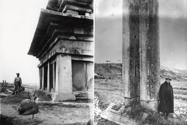 사람으로 유물·유적의 규모를 가늠할 수 있다. 왼쪽 사진은 미륵사지 석탑 동쪽에 조선인이 선 모습(1928년)이고, 오른쪽 사진은 그 석탑 앞 당간지주에 일본인이 선 모습(1910년)이다.