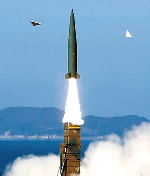 현무-2 탄도미사일 발사 장면. 국산 SLBM은 최대 사거리 500㎞인 현무-2B 탄도미사일을 개량한 것으로 알려졌다. ⓒphoto 조선일보