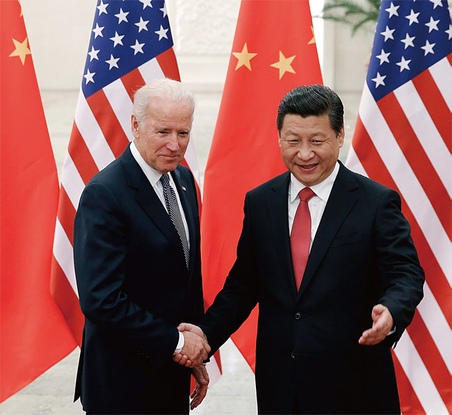부통령 시절인 2013년 12월 중국을 방문해 시진핑 주석과 만난 바이든 대통령. ⓒphoto 뉴시스