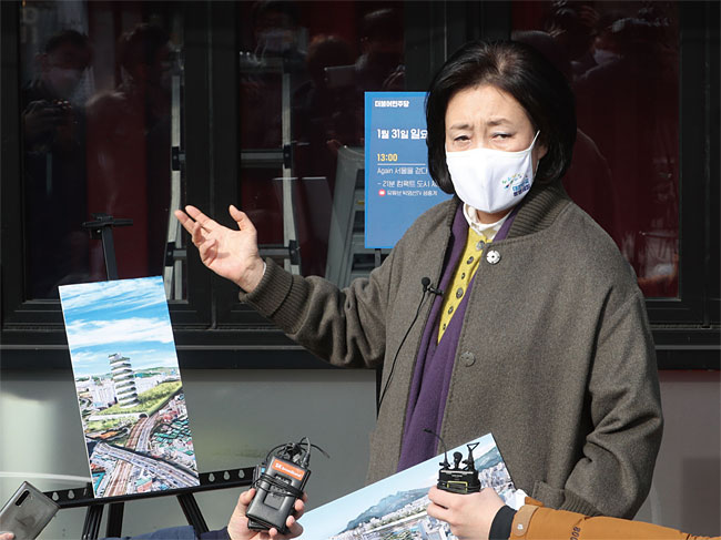 지난 1월 31일 서울 도봉구 창동의 ‘플랫폼창동61’을 찾은 더불어민주당 박영선 예비후보. ⓒphoto 뉴시스