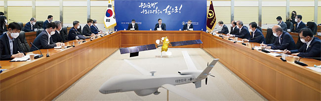 지난해 7월 23일 문재인 대통령이 대전 유성구 국방과학연구소(ADD)를 방문해 현황보고를 받았다. ⓒphoto 뉴시스