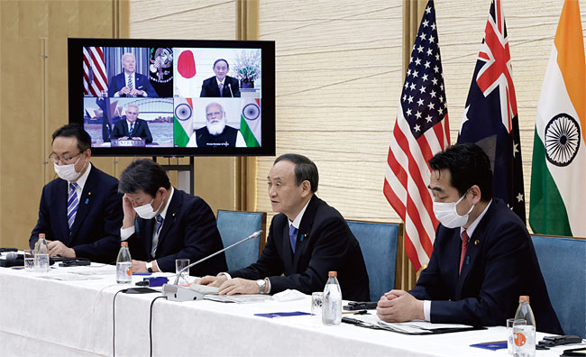 지난 3월 12일 도쿄에서 열린 쿼드 화상 회의에서 스가 일본 총리가 발언하고 있다. ⓒphoto 뉴시스