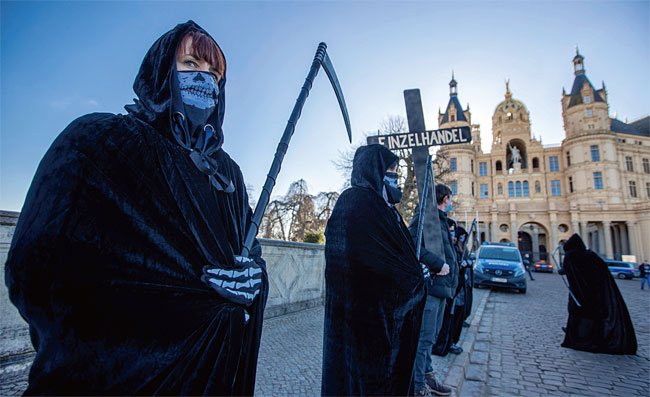 정부의 코로나19 대처 실패에 항의하고 있는 독일의 자영업자들. photo 뉴시스