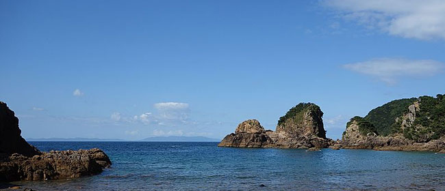 대한해협을 건너 규슈 야쯔시로에 도착하기 직전 가장 바깥쪽 바다의 항구인 묘켄우라(妙見浦) 전경. 출처. Wikipedia Creative Commons