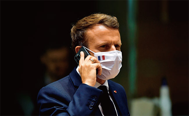 마크롱 프랑스 대통령은 페가수스 해킹 피해 가능성이 제기된 이후 휴대전화와 번호를 교체한 것으로 알려졌다. ⓒphoto 뉴시스