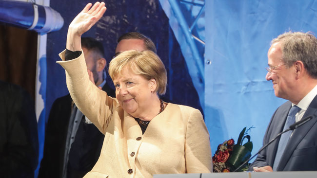 지난 9월 22일 기민당(CDU) 대회에 참석한 메르켈 독일 총리가 당원들에게 손을 흔들고 있다. ⓒphoto 뉴시스