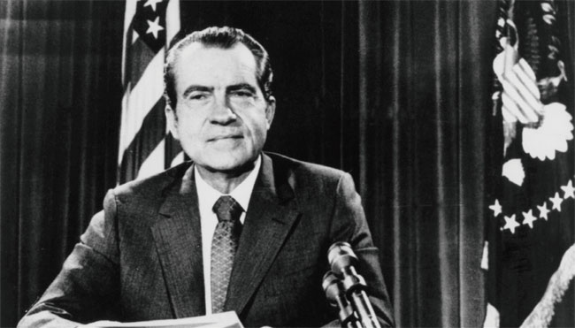 1971년 8월 15일 TV로 방영된 ‘평화의 도전’이라는 특별담화문에서 달러의 금태환 정지를 발표하는 닉슨 대통령.
