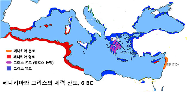 기원전 6세기 무렵 지중해에서는 이미 2000년 이상 번영을 구가해온 페니키아의 세력이 쇠해지는 한편, 신예 그리스가 급성장하고 있었다. 페니키아는 지도 왼쪽의 주황색으로 표시한 좁은 본토를 기반으로 지중해 전역 이곳저곳 조건이 맞는 곳에 영토를 가지고 있었다. 그리스 역시 보라색으로 표시된 본토를 기반으로 지중해 해안 북부 지역과 이집트에도 넓은 영토를 가지고 있었다. 출처: www.worldhistory.org 제공 지도에서 그리스 페니키아 영토만을 표시.