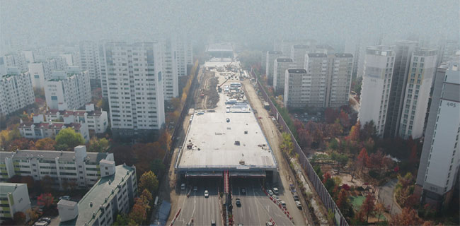 지난해 11월 촬영한 분당수서간고속화도로 상부공원화 사업구간 항공사진. ⓒphoto 성남시