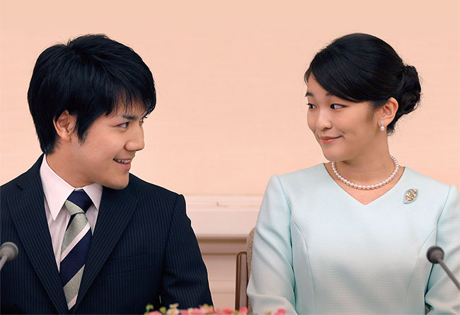 10월 26일 결혼식을 올리는 천황 나루히토의 친조카 마코 공주(오른쪽)와 동갑내기 배우자 고무로 게이. ⓒphoto 뉴시스