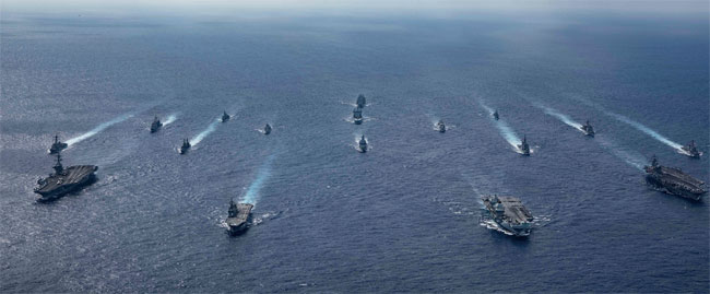 지난 10월 3일 대만과 가까운 필리핀 해역에서 합동훈련을 벌이고 있는 미국 인도·태평양사령부 주도의 합동훈련.  미국·영국·일본·네덜란드·캐나다·뉴질랜드 등 6개국 해군이 참가했다. ⓒphoto 뉴시스