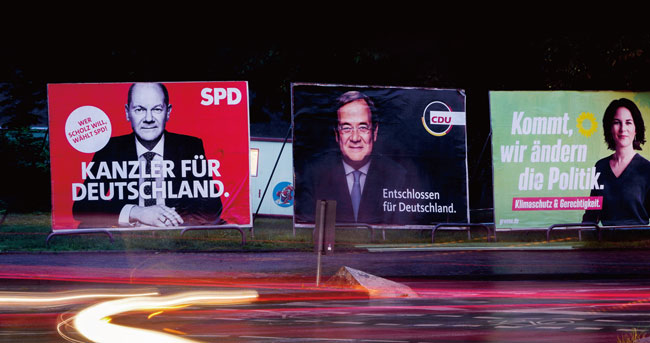 지난 9월 실시된 독일 총선 당시 각 당이 내건 포스터. 왼쪽부터 사민당 당수 올라프 숄츠, 기민당 당수 아르민 라셰트, 녹색당 당수 아날레나 베르보크. ⓒphoto 뉴시스