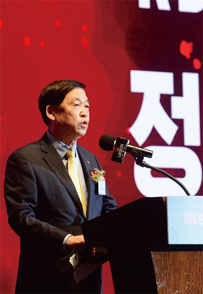 지난 3월 30일 정지택 KBO 총재가 서울 중구 웨스틴조선호텔에서 열린 SSG 랜더스 창단식에서 축사를 하고 있다. ⓒphoto 뉴시스