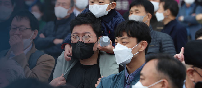 지난 4·7 재보궐선거 당시 유세장에 몰려든 서울 시민들. ⓒphoto 뉴시스