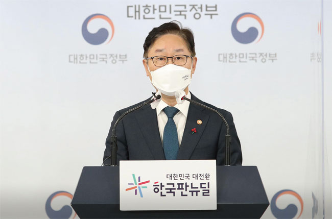 박범계 법무부 장관이 지난 12월 24일 서울 종로구 정부서울청사에서 2022년 신년 특별사면 발표를 하고 있다. ⓒphoto 뉴시스