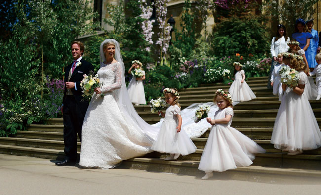 2019년 5월 윈저성의 성 조지 예배당에서 결혼식을 올린 레이디 가브리엘라와 토마스 킹스턴. 신부인 가브리엘라는 엘리자베스 여왕의 사촌동생 딸로 영국 왕위 계승 순위 52위다. ⓒphoto 뉴시스