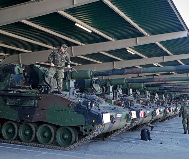 독일 뮌스터 군 기지에 정렬해 있는 독일군 탱크. ⓒphoto 뉴시스