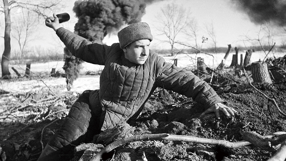 2차대전 레닌그라드전투에서 독일군과 맞서 싸우는 소련 병사. photo 위키피디아