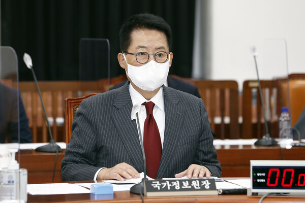 박지원 국가정보원장이 지난해 11월 25일 서울 여의도 국회에서 열린 정보위원회 전체회의에 출석해 있다. photo뉴시스