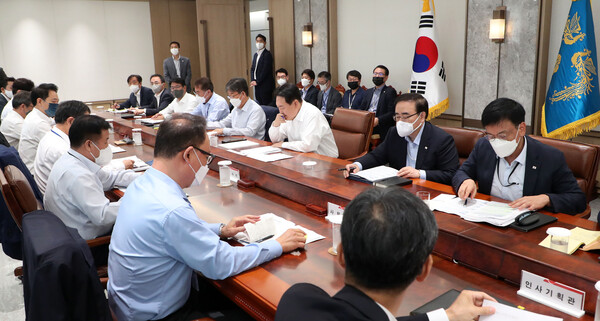 지난 7월 4일 서울 용산 대통령실 청사에서 열린 수석비서관회의의 모습. photo 뉴시스