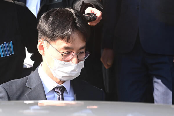 '사노라면'이란 노래를 부르고 지난 2월 검찰을 자진 사퇴한 박하영 전 성남지청 차장검사. photo 뉴시스