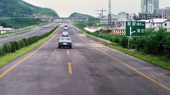 평양 인근 고속도로 모습. photo RFA 홈페이지 캡처