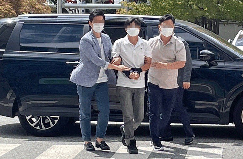 :지난해 8월 18일 ‘자주통일충북동지회’ 한 조직원이 구속 전 피의자 심문을 위해 법정에 출석하고 있다. photo 연합