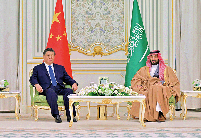 지난 12월 8일(현지시각) 시진핑 중국공산당 총서기 겸 국가주석과 무함마드 빈 살만 사우디아라비아 왕세자 겸 총리(오른쪽)가 사우디 수도 리야드의 왕궁에서 정상회담을 갖고 있다. photo 뉴시스