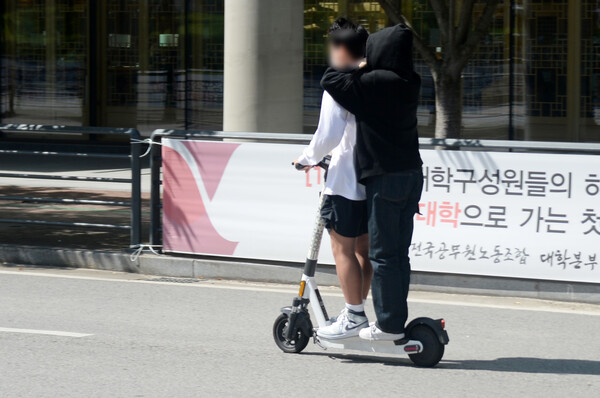 도로 위 '무법자' 전동킥보드...이번엔 손가락 절단까지 도로 위 '무법자' 전동킥보드...이번엔 손가락 절단까지