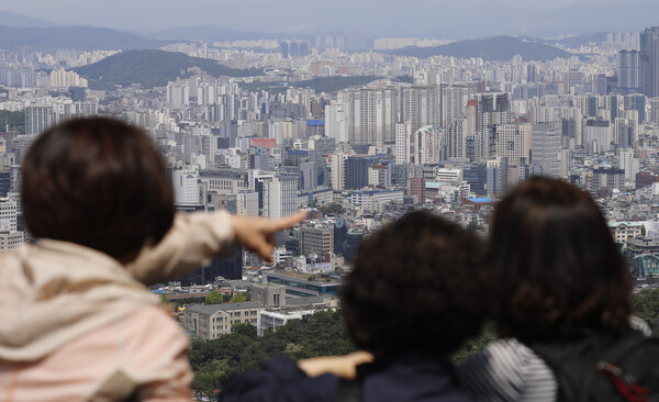 서울 남산에서 바라본 아파트 단지. photo 뉴시스