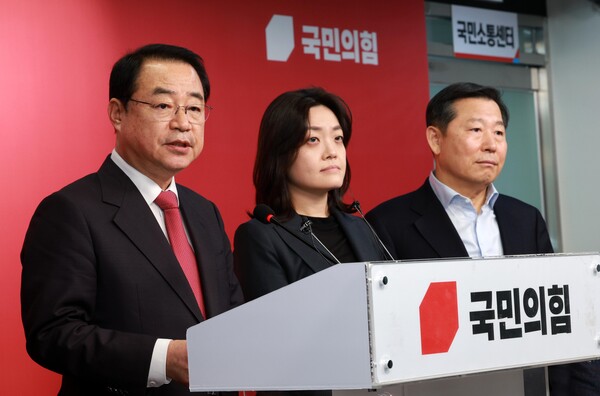 정영환 국민의힘 공천관리위원장이 25일 오후 서울 영등포구 국민의힘 중앙당사에서 총선 후보 1차 경선 결과 발표를 하고 있다. photo 뉴시스