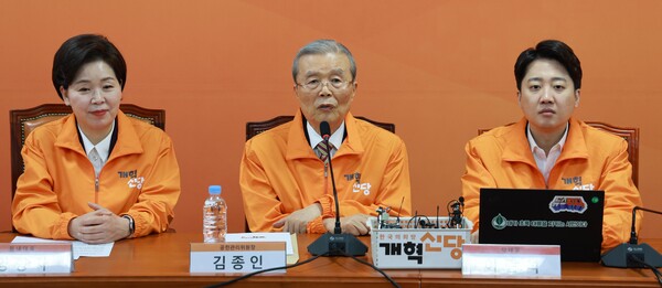 김종인 개혁신당 공천관리위원장이 26일 오전 서울 여의도 국회에서 열린 제6차 최고위원회의에서 발언하고 있다. photo 뉴시스