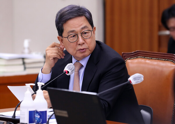 지난 2월 25일 총선 불출마를 선언한 국민의힘 이달곤 의원(재선, 경남 창원시 진해구). photo 뉴시스