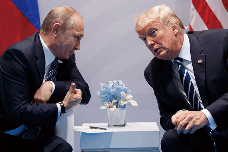 2017년 7월 독일 함부르크에서 열린 G20 정상회담에서 대화를 나누고 있는 트럼프 당시 미국 대통령(오른쪽)과 푸틴 러시아 대통령. photo 뉴시스