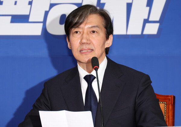 조국 조국혁신당 대표가 지난 5일 오전 서울 여의도 국회에 더불어민주당 당대표회의실에서 이재명 대표와 면담을 하고 있다. photo 뉴시스