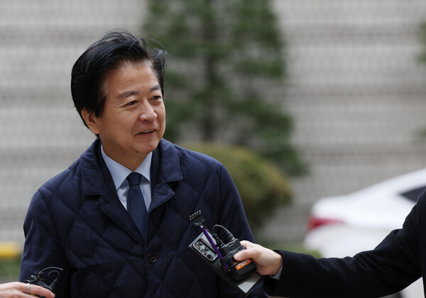 사업가로부터 6천만원 수수 혐의를 받고 있는 노웅래 더불어민주당 의원이 9차 공판을 하기 위해 6일 서울중앙지방법원으로 출석하고 있다. photo 뉴시스