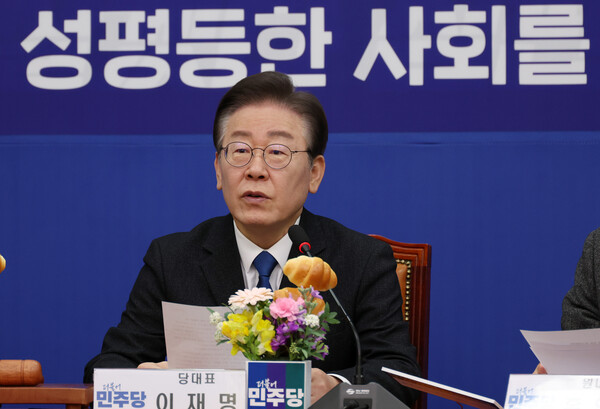 이재명 더불어민주당 대표가 8일 오전 서울 여의도 국회에서 열린 최고위원회의에서 발언을 하고 있다.  photo 뉴시스