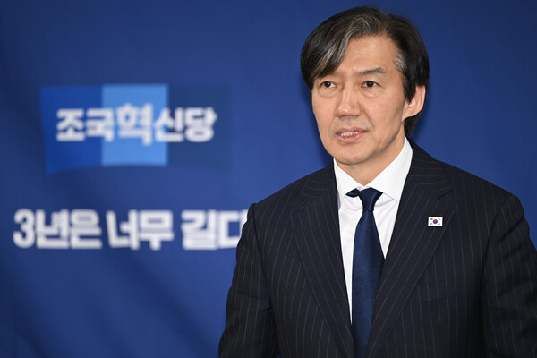 조국 조국혁신당 대표가 지난 14일 오후 광주 서구 광주시의회에서 열리는 기자회견에 참석해 발언하고 있다. photo 뉴시스