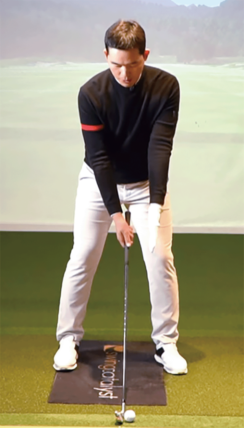 머리가 잘 버티고 있는 상태에서 백스윙을 시작해야 중심 밸런스를 잘 유지할 수 있다. photo 민학수