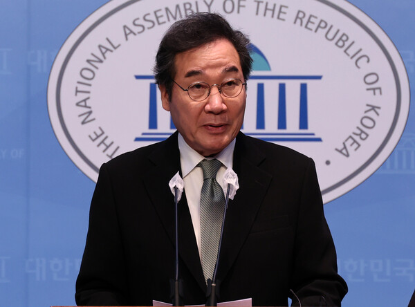 이낙연 새로운미래 상임고문이 13일 오후 서울 여의도 국회 소통관에서 연금개혁 공약 발표 기자회견을 하고 있다. photo 뉴시스