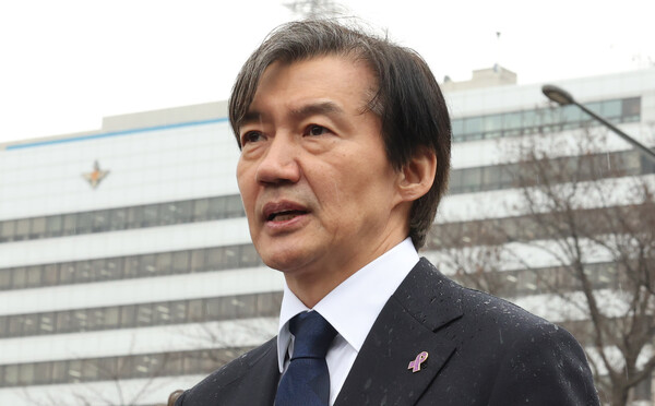 조국 조국혁신당 대표가 지난 19일 오전 서울 용산구 대통령실 앞에서 열린 관권선거 중단 촉구 기자회견에서 발언하고 있다. photo 뉴시스