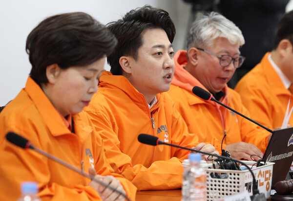 이준석(왼쪽 두번째) 개혁신당 대표와 지도부. photo 뉴시스