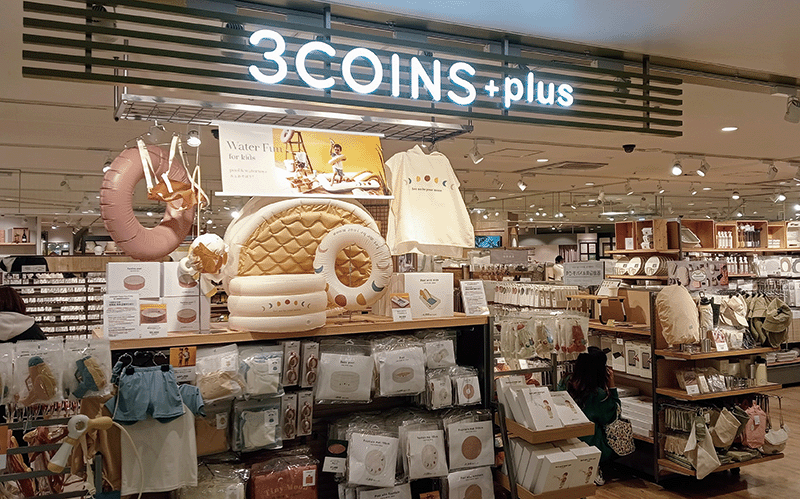 기존의 100엔숍에서 진화한 300엔숍. 기능성 중심의 100엔숍에서 탈피해 환경, 인권에 주목하는 새로운 적자생존 소비문화 창구다. photo 유민호