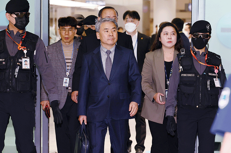 이종섭 주호주대사가 지난 3월 21일 인천국제공항을 통해 귀국하고 있다. photo 뉴시스