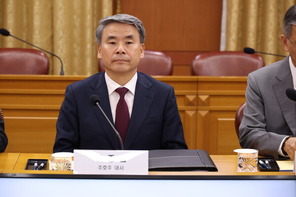 이종섭 주호주 대사가 지난 28일 오전 서울 종로구 외교부에서 열린 방산협력 관계부처-주요 공관장 합동회의에 참석해 자리하고 있다.  photo 뉴시스