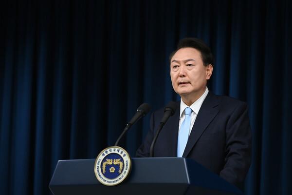 윤석열 대통령이 1일 서울 용산 대통령실에서 대국민 담화 '국민께 드리는 말씀'을 발표하고 있다. photo 대통령실