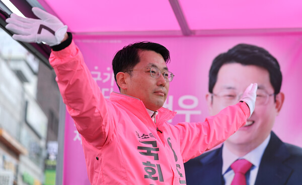 국민의힘의 공천 번복 후 대구 중구남구에 무소속으로 출마하는 도태우 후보. photo 뉴시스