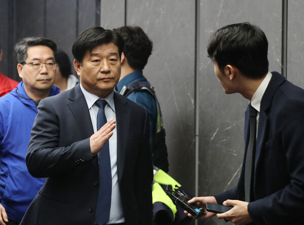 제22대 국회의원 선거 경기 안산갑에 출마한 양문석 더불어민주당 후보가 지난 3일 오전 경기 안산시 단원구 SK브로드밴드 한빛방송에서 열린 후보자 방송토론회에 참석해 대기실로 들어가고 있다. photo 뉴시스