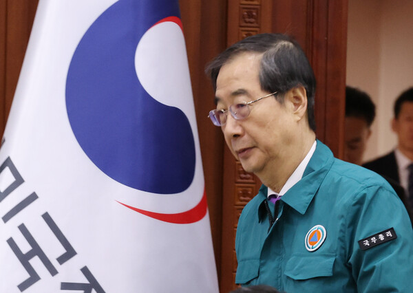 한덕수 국무총리가 5일 오전 서울 종로구 정부서울청사에서 열린 의사집단행동 중앙재난안전대책본부(중대본) 회의에 참석하고 있다. photo 뉴시스